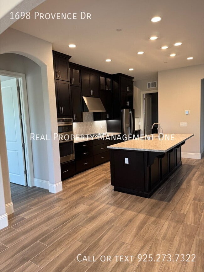 Building Photo - 1698 Provence Ln
