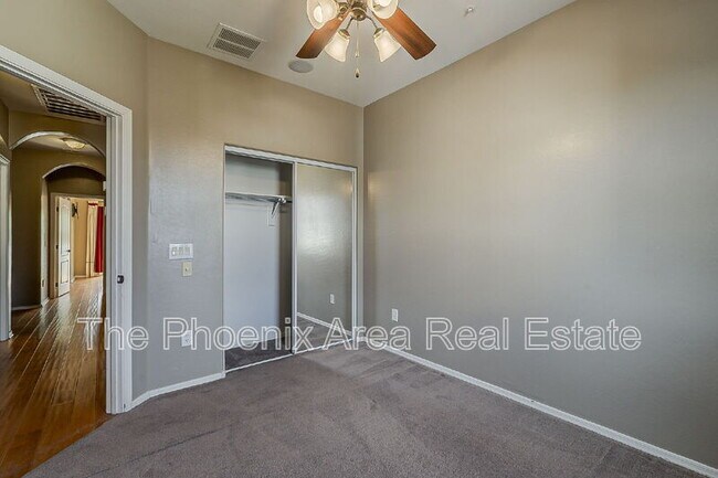 Building Photo - 885 S Osborn Ln