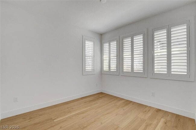 Building Photo - 670 Grey Saker St