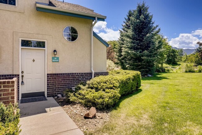 Building Photo - 1 MONTH FREE! Spacious & Light Filled 2-Be...
