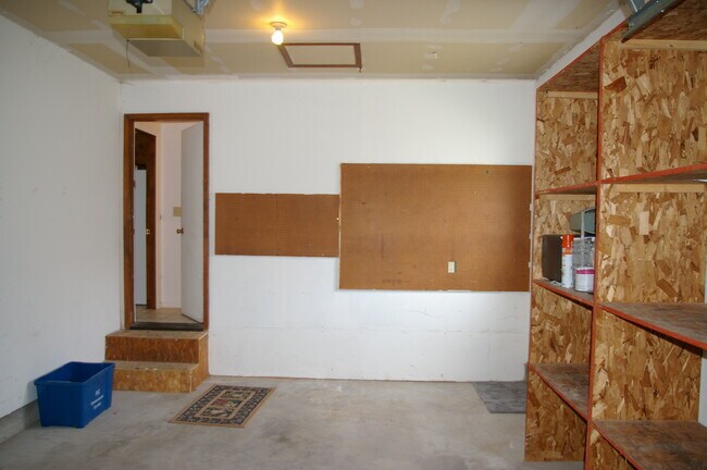 Building Photo - 809 Cherokee Ln