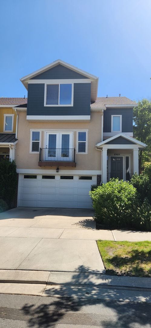 Primary Photo - Luxury 3 Bedroom Plus Den in Sandy!