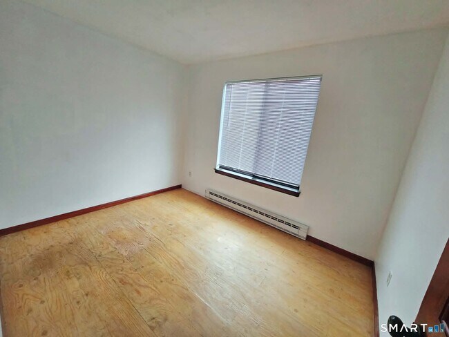 Building Photo - 112 Bond St