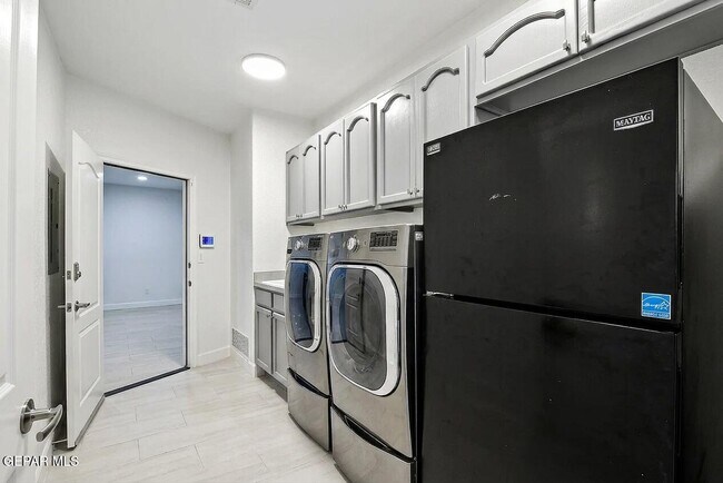 Building Photo - 6528 Calle Placido Dr