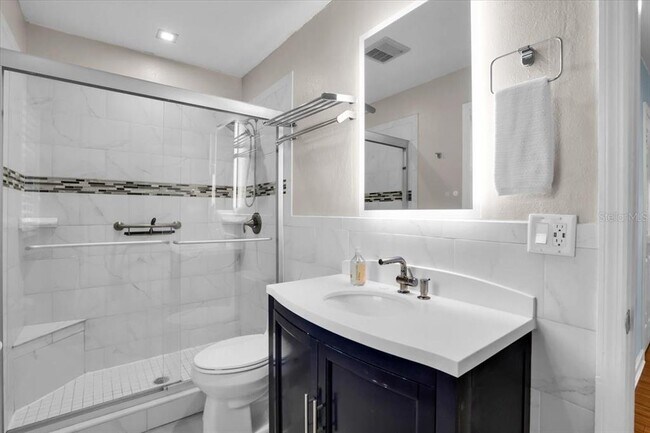 Building Photo - 101 Pompano Dr SE