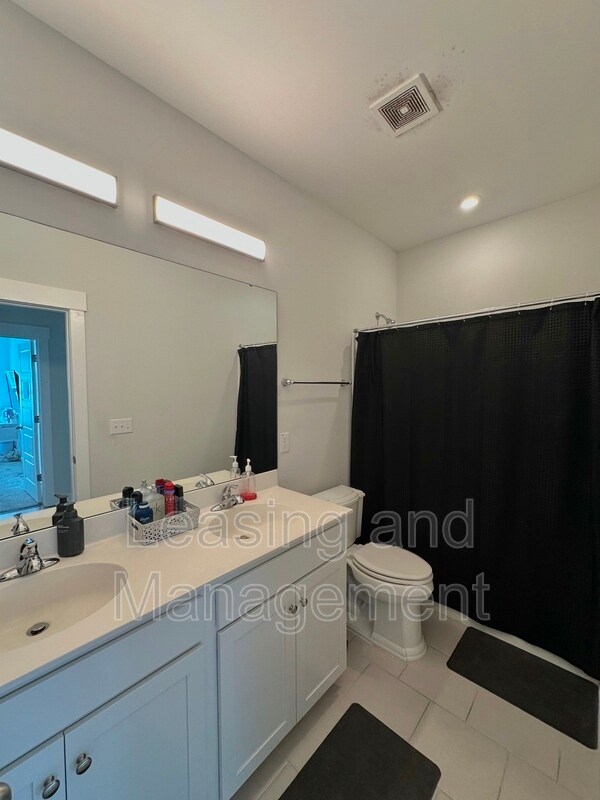 Building Photo - 125 Trumpet Vine Dr