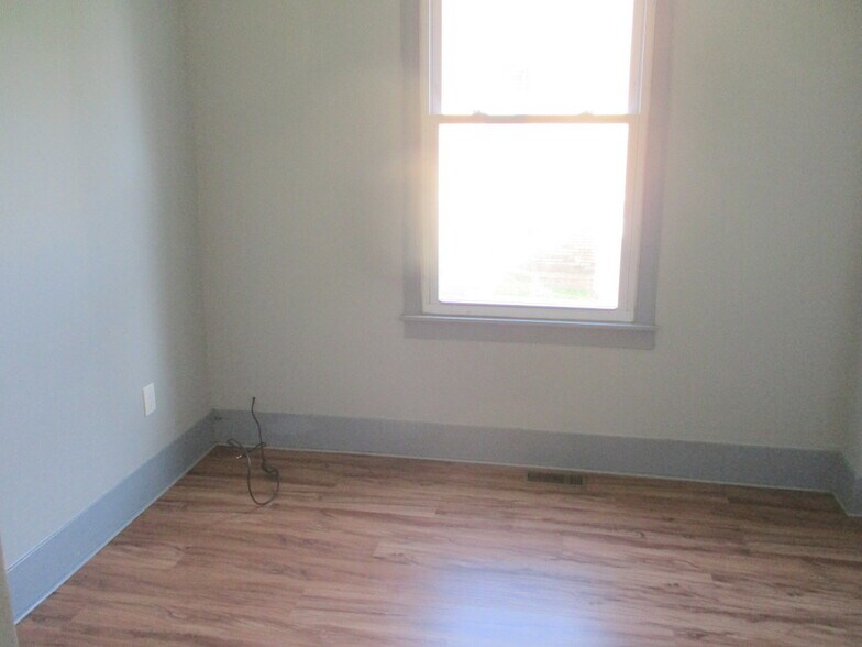 Building Photo - 324 Park Rd