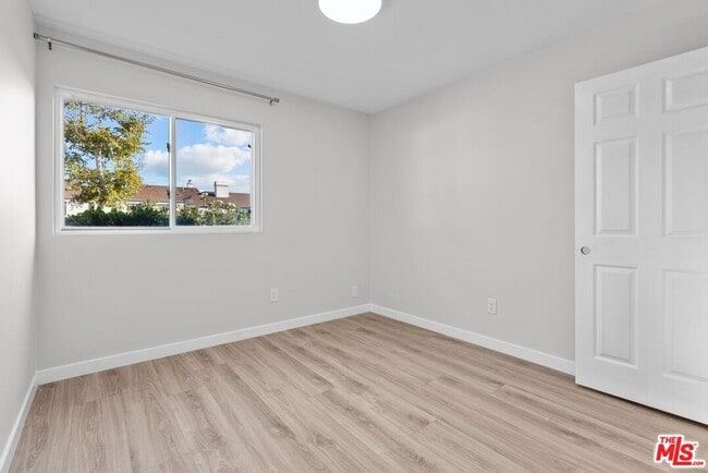 Building Photo - 16855 Donmetz St