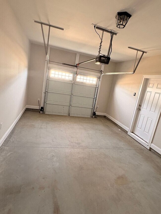 Building Photo - 108 Alva Ct