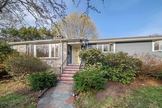 Building Photo - 66 Roosevelt Rd