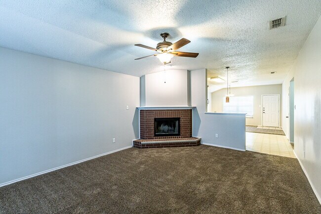 Building Photo - Half off First Full Month's rent ! /Quick Commute To Tech and Med Centers/ South Plains Electric ...