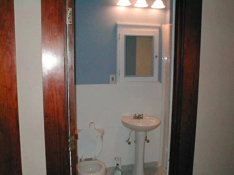 Building Photo - 302 W Grand Ave