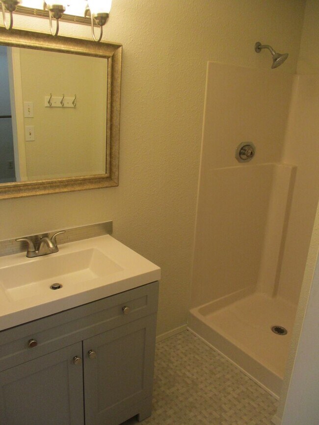 Building Photo - 3 Bedroom Rambler in Downtown Gig Harbor