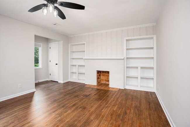 Building Photo - 205 W Drake Ave