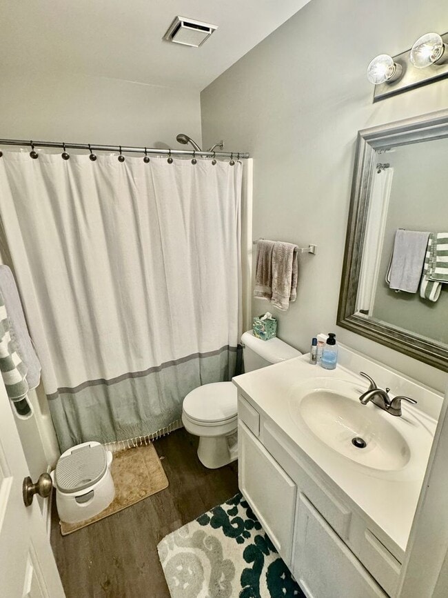 Building Photo - Updated 3BR/2BA with LOFT and Garage!