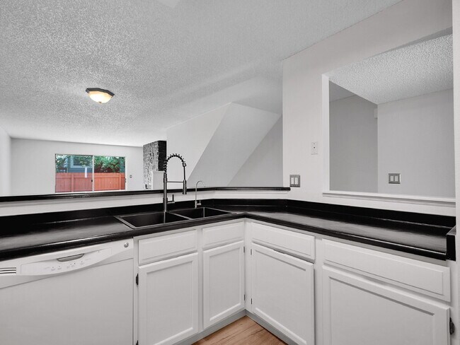 Building Photo - $2,395.00 2 bed, 2.5 bath townhome located...