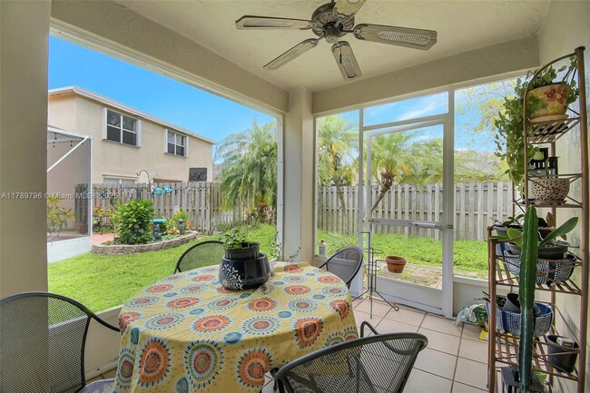 Building Photo - 303 E Riverbend Dr