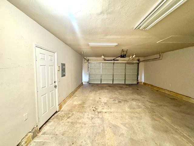 Building Photo - 2500 Flame Lily Rd