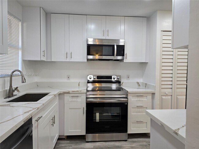 Building Photo - 11477 NW 39th Ct