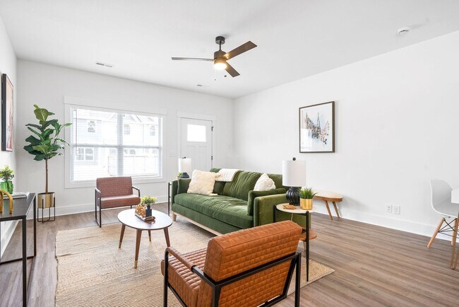 Building Photo - Luxury Townhome For Rent Near Billy Dunlop Park!