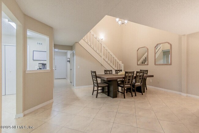 Building Photo - 11060 Wandering Oaks Dr