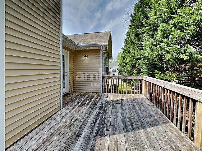 Building Photo - 601 Shiretown Ln