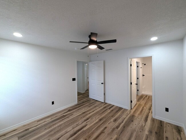 Building Photo - 140 Chisum Dr