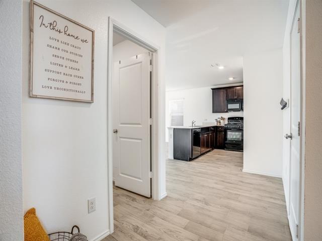 Building Photo - 1505 Helmoken Falls Dr