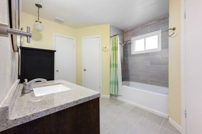 Building Photo - 11105 Blackmoor Dr