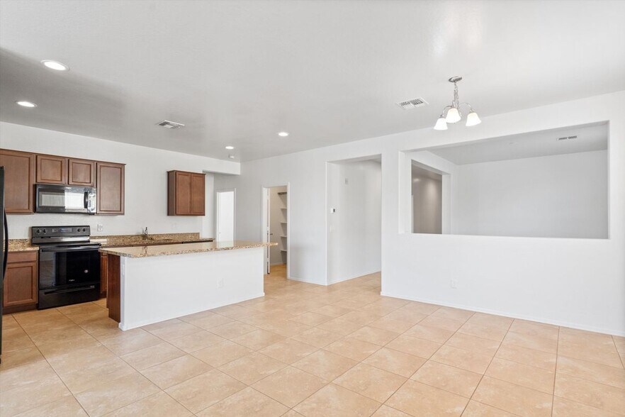Building Photo - 15821 W Mauna Loa Ln