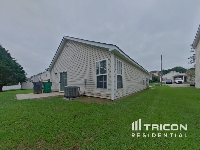 Building Photo - 6213 McIntyre Ridge Dr