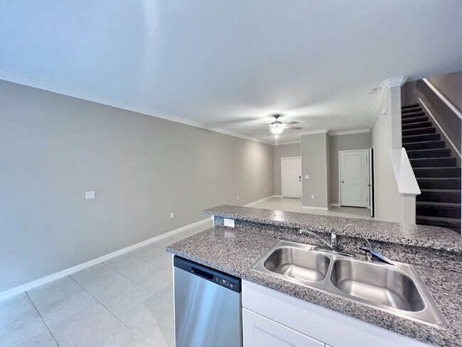 Building Photo - "Charming Gated community 3-Bed Retreat with Lake View & Granite Touches in Lutz!"