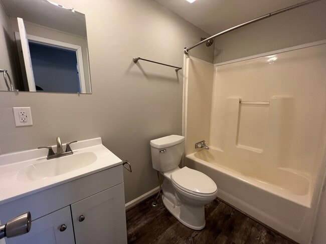 Building Photo - Lovely 3 bedroom 2 bath home available to ...