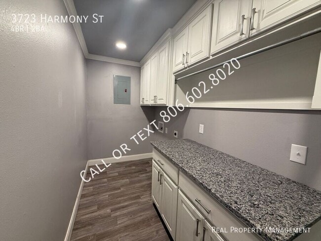 Building Photo - 3723 Harmony St