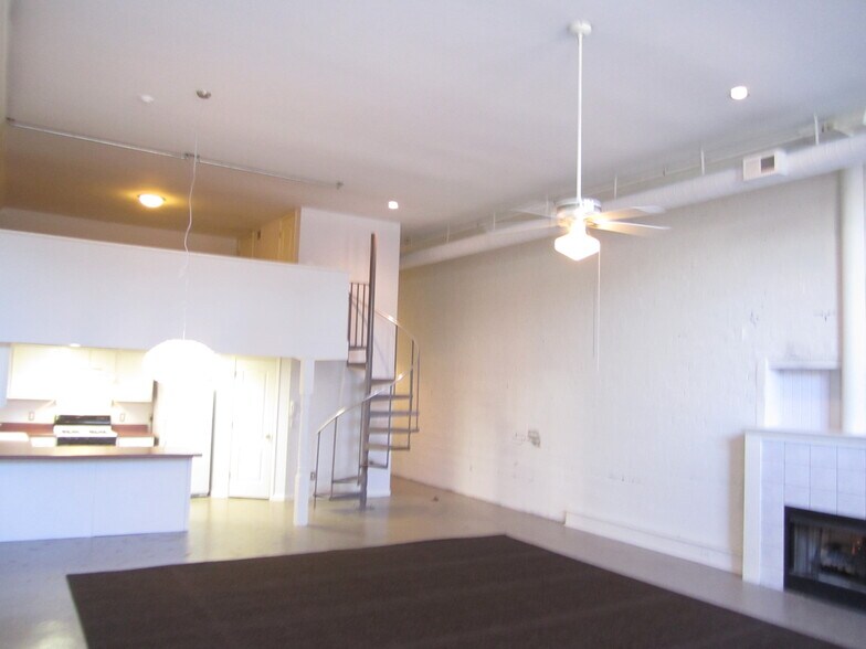 Building Photo - 505 S Main St