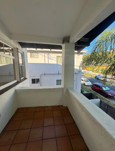 Front facing balcony off bedroom - 1631 1/2 Morton Ave