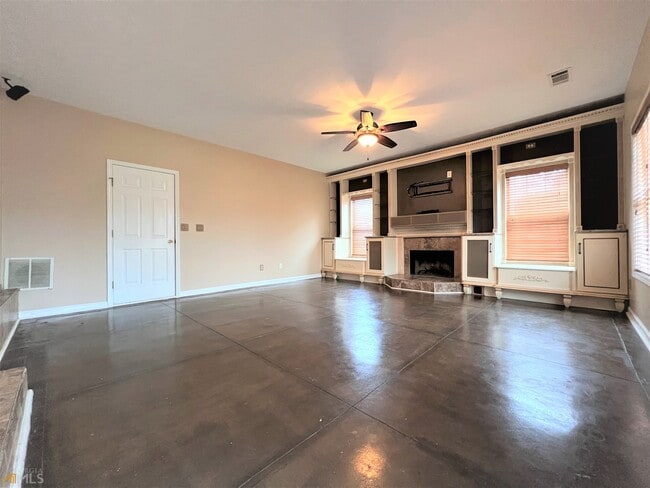 Building Photo - 7235 Coral Lake Dr