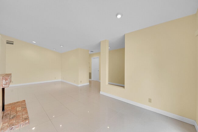 Building Photo - 6820 Allegre Ct