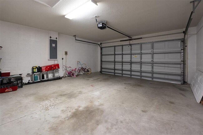 Building Photo - 5561 SW 40th St