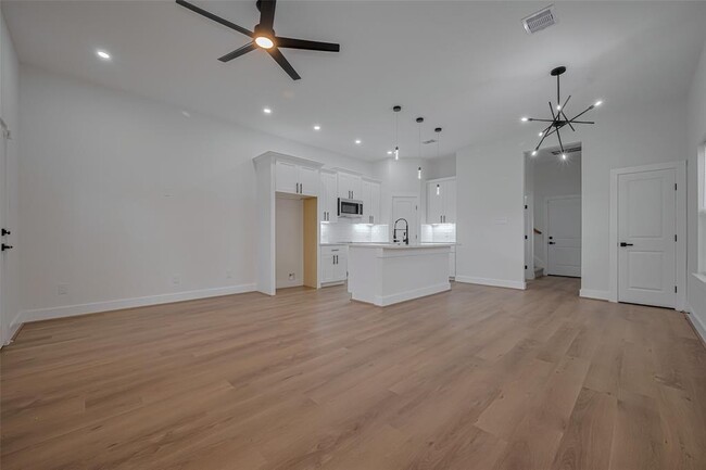 Building Photo - 7546 Charlie St