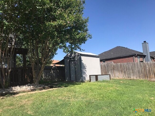 Building Photo - 419 Tomahawk Dr