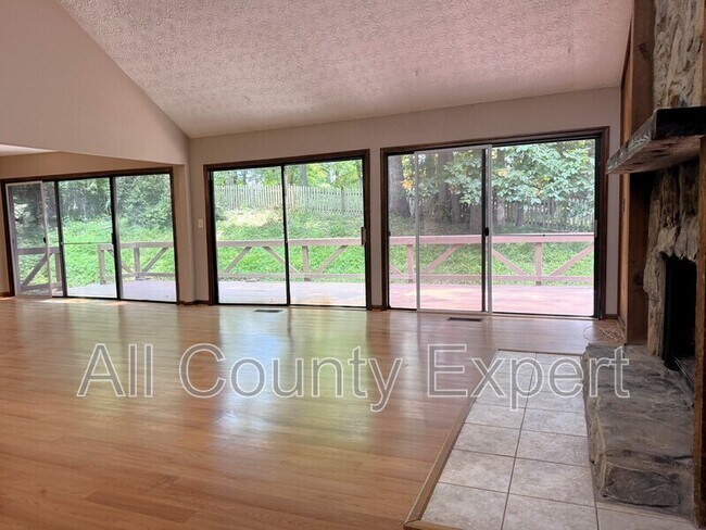 Building Photo - 1302 Colony Dr