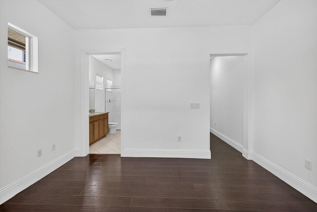 Building Photo - 6072 NW 116 Dr
