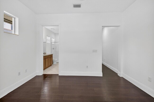 Building Photo - 6072 NW 116th Dr