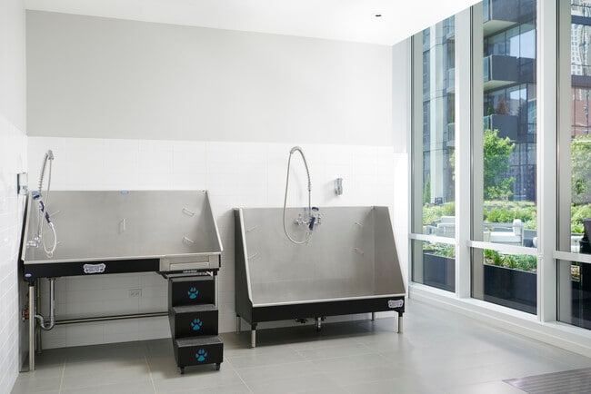 Building Photo - 14 W Superior St