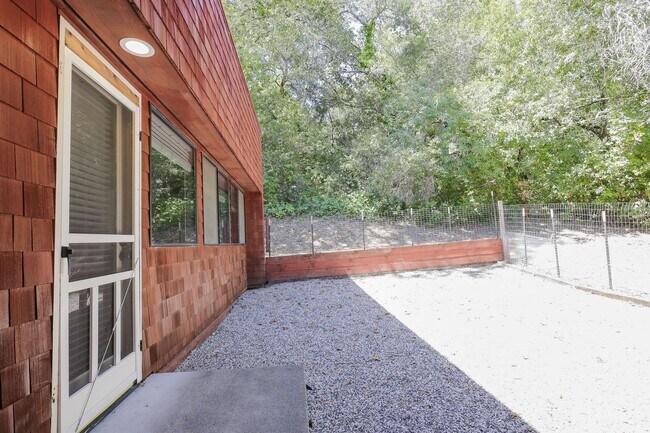 Building Photo - 071-02