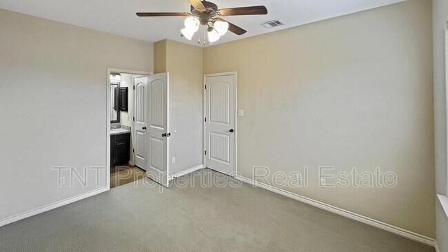 Building Photo - 315 Deacon Dr W