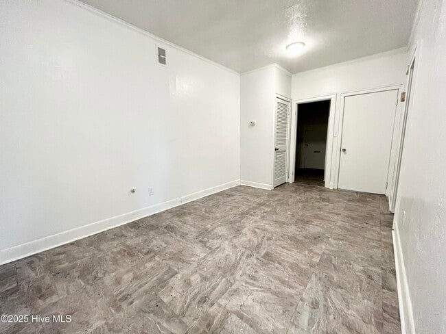 Building Photo - 1202 Carolina Ave