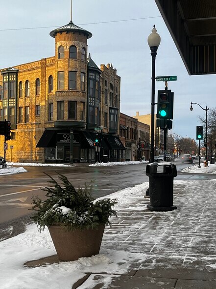 Building Photo - 456 N Main St