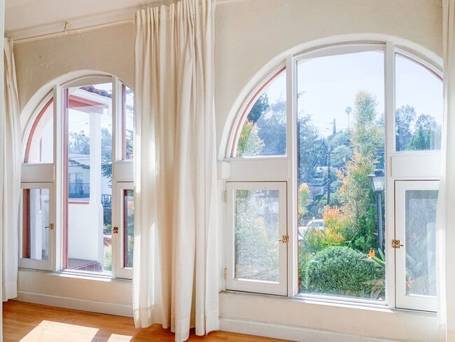 Building Photo - Gorgeous & Updated 3 bed Storybook Spanish House in Silverlake w/Views!